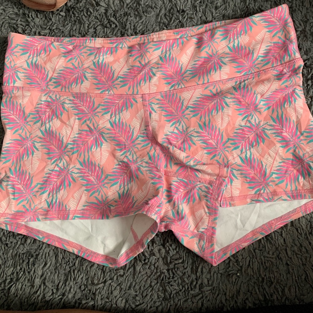 Workout shorts (pink)
